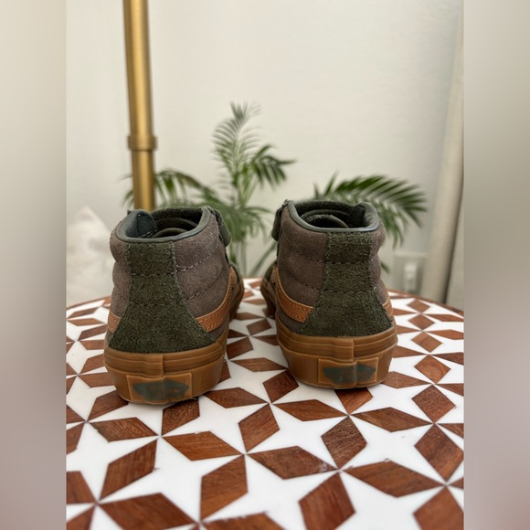 Vans Kids High-Top Sneakers in Olive and Tan - Picture 5 of 5